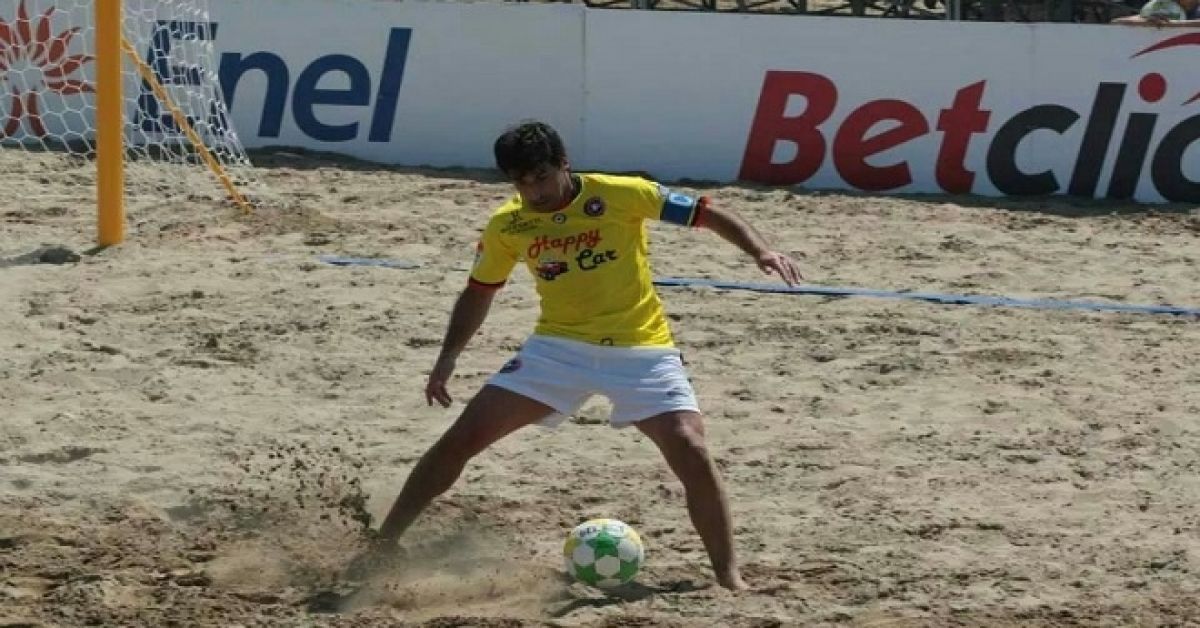 Giuseppe Soria in azione sulla sabbia