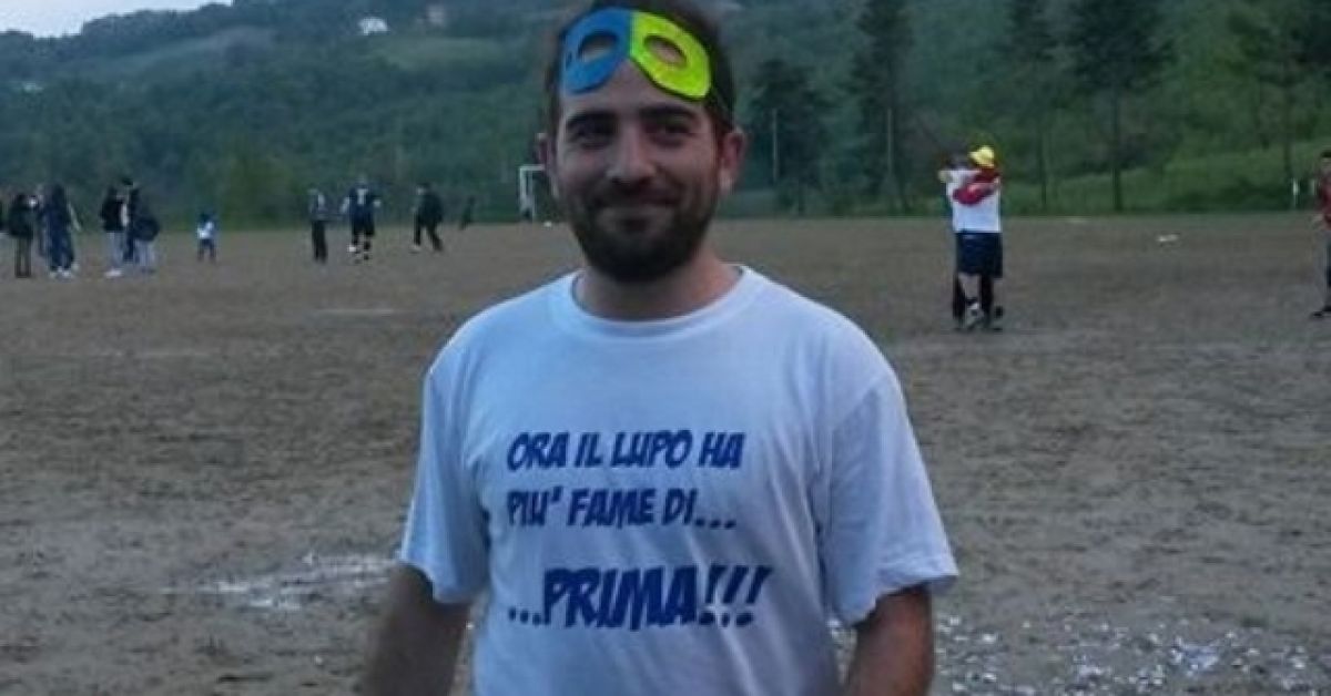 Davide Delle Monache, 25 anni, durante i festeggiamenti per la promozione in Prima Categoria.