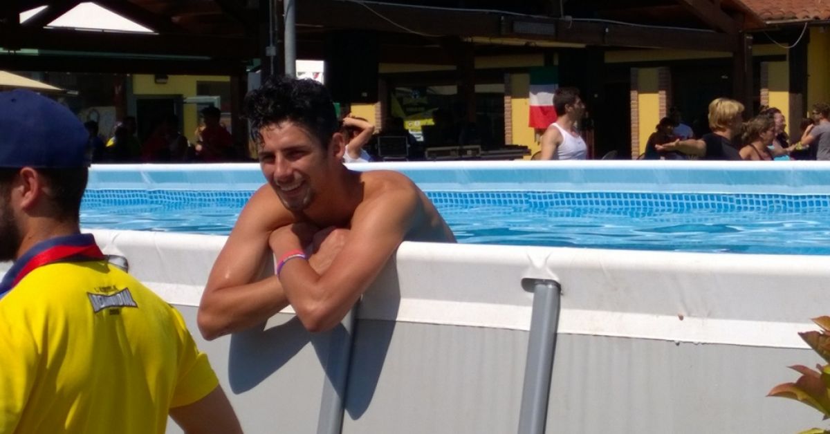 Simone Gizzi, neo acquisto del Montorio 88 si rinfresca in piscina
