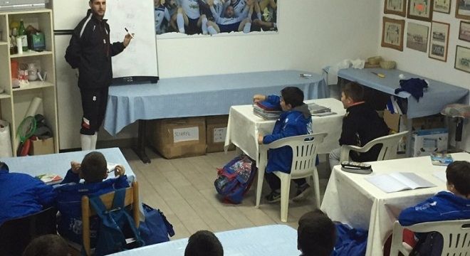 I bambini del Martinsicuro impegnati nelle lezioni post allenamento