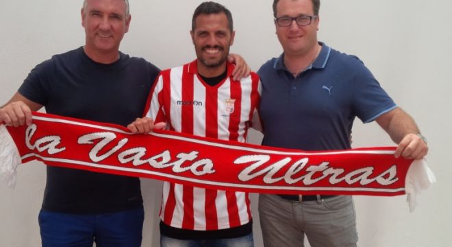 Salvatore Galizia, subito dopo la firma con la Vastese per la stagione 2016/17