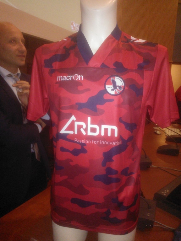 Presentazione della nuova maglia dell'Aquila Calcio, in onore dell'Adunata degli Alpini di maggio 2015